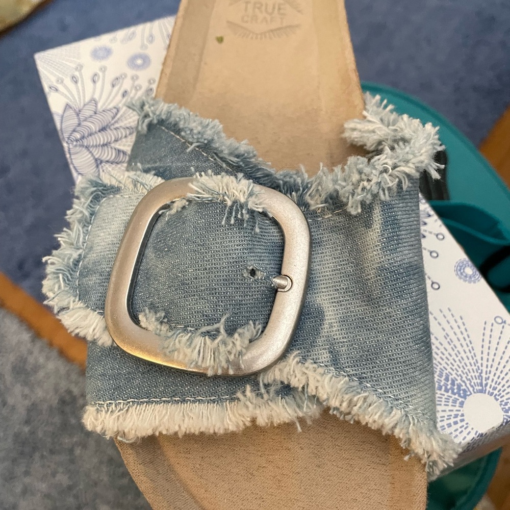 True Craft sandal